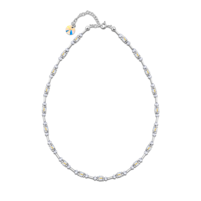 Collier en argent orné de cristaux