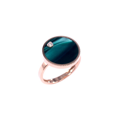 Bague en or rose, diamants et résine nacrée vert bronze