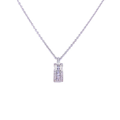 Pendentif en or blanc, diamants taille baguette et diamants