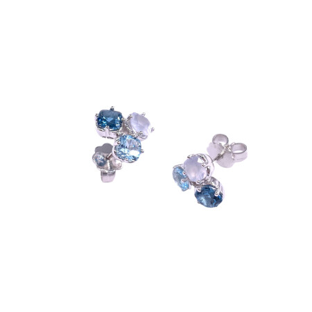 Boucles d'oreilles en or blanc, topaze bleue traitée, topaze blue london et calcédoine