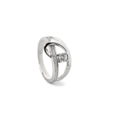 Bague en argent et oxydes de zirconium