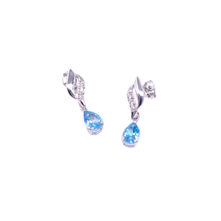 Boucles d'oreilles en or blanc, topaze bleue traitée et oxyde de zirconium