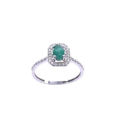 Bague en or blanc, émeraude et oxydes de zirconium