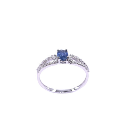 Bague en or blanc, saphir et oxydes de zirconium