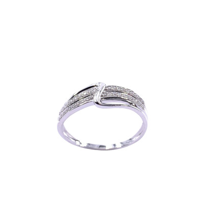 Bague en or blanc et oxydes de zirconium