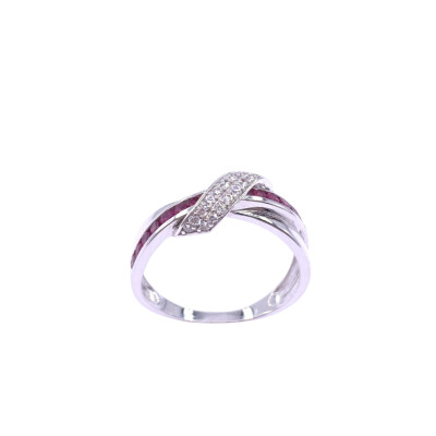 Bague en or blanc, rubis et oxydes de zirconium