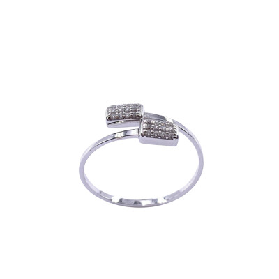 Bague en or blanc et oxyde de zirconium
