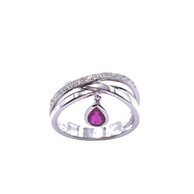 Bague en or blanc, rubis et diamants