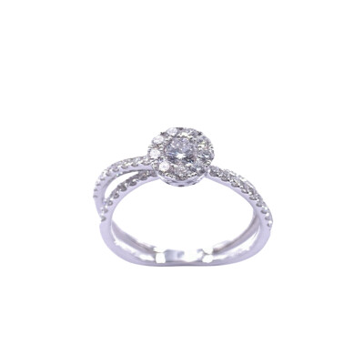 Solitaire en or blanc et diamants