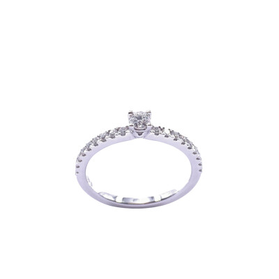 Solitaire en or blanc et diamants