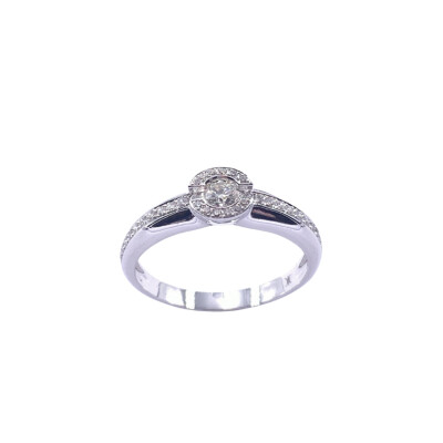 Solitaire en or blanc et diamants