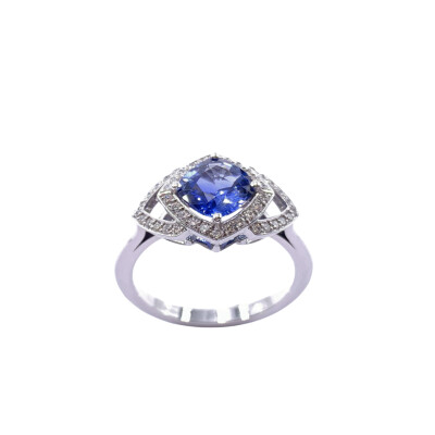 Bague en or blanc, saphir et diamants
