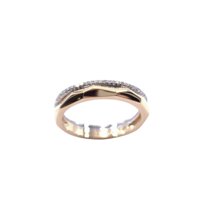 Alliance demi tour en or rose, or blanc et diamants