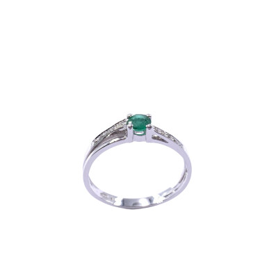 Bague en or blanc, émeraude et diamants