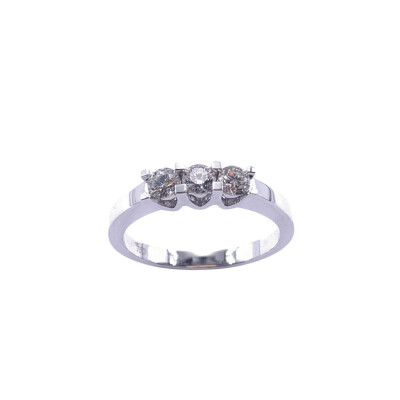 Bague en or blanc et diamants