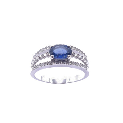 Bague en or blanc, saphir et diamants