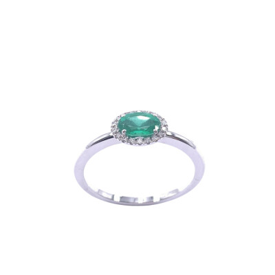Bague en or blanc, émeraude et diamants