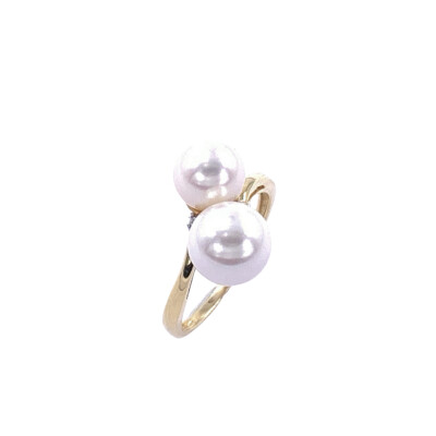 Bague en or jaune, perles de culture akoya, et diamants