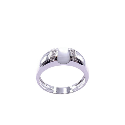 Bague en or blanc, diamants et résine nacrée blanche