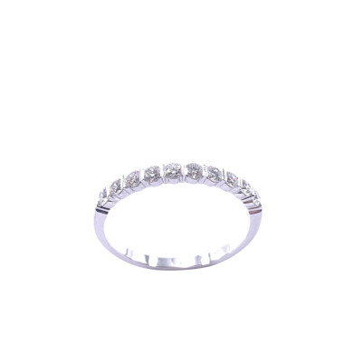 Alliance demi tour en or blanc et diamants