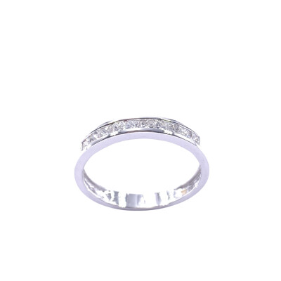 Alliance demi tour en or blanc et diamants