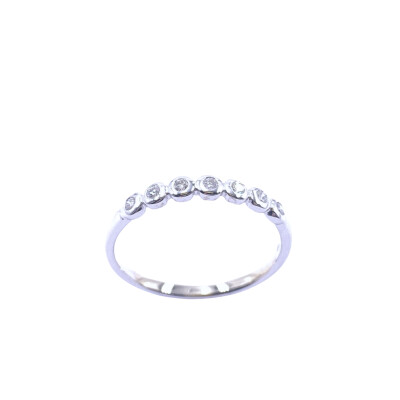 Alliance demi tour en or blanc et diamants