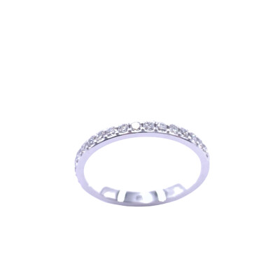 Alliance demi tour en or blanc et diamants
