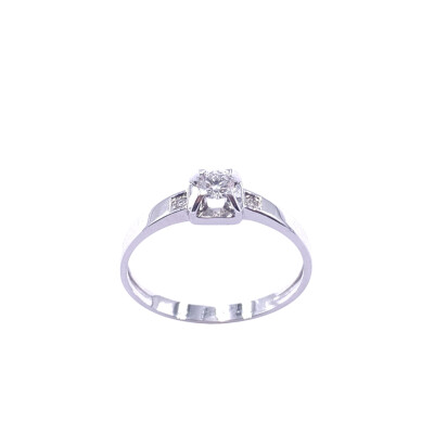 Solitaire en or blanc et diamants