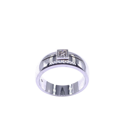 Bague en or blanc et diamant