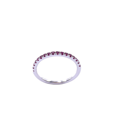 Alliance en or blanc, rubis