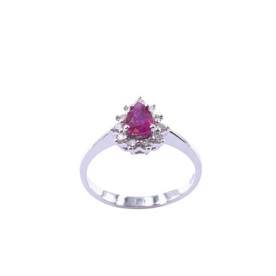 Bague en or blanc, rubis et diamants