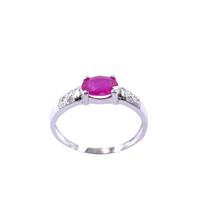 Bague en or blanc, rubis et diamants