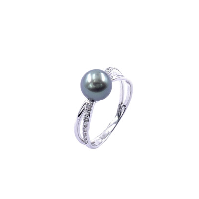Bague en or blanc, perle de Tahiti et diamants