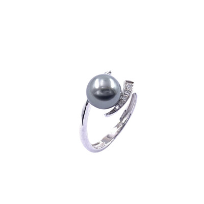 Bague en or blanc, perle de Tahiti et diamants
