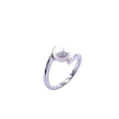 Bague en or blanc et perle de culture