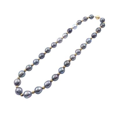 Collier perles de Tahiti (diamètre 9/9.5mm), intercalaire et fermoir en or jaune