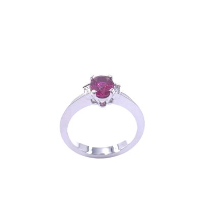 Bague en or blanc, rubis et diamants