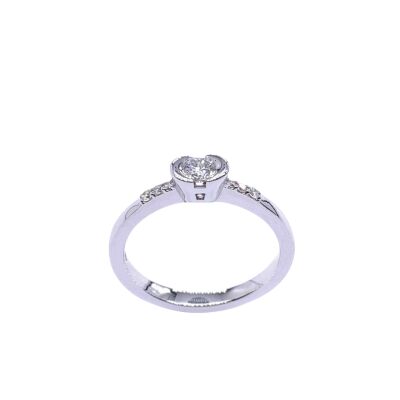 Solitaire en or blanc et diamants