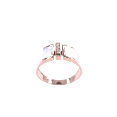 Bague en or rose, diamants et résine nacrée blanche