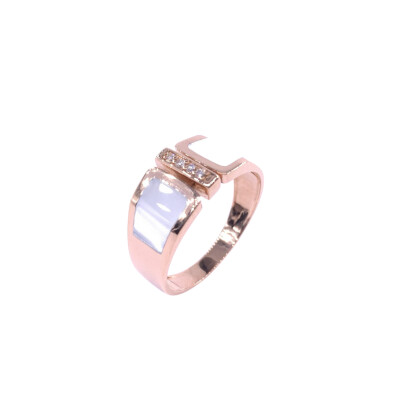 Bague en or rose, diamants et résine nacrée blanche