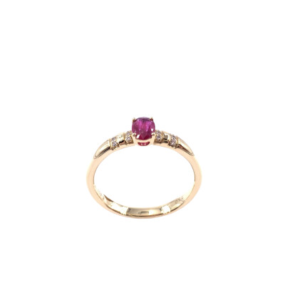 Bague en or jaune, rubis et diamants