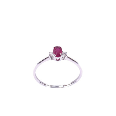 Bague en or blanc, rubis et diamants
