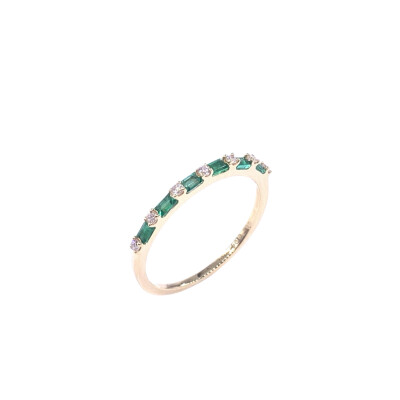 Bague en or jaune, émeraudes et diamants
