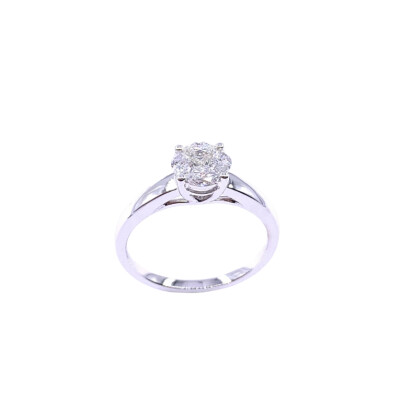 Solitaire en or blanc et diamants