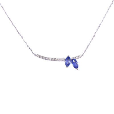 Collier en or blanc, saphirs et diamants