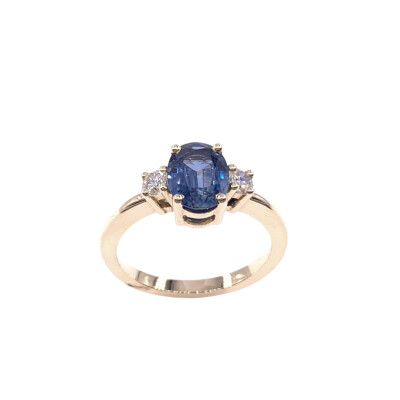 Bague en or jaune, saphir et diamants
