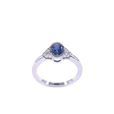 Bague en or blanc, saphir et diamants