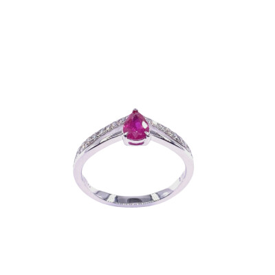 Bague en or blanc, rubis taille poire et diamants