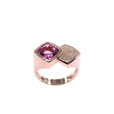 Bague en or rose, topaze rose traitée et diamants