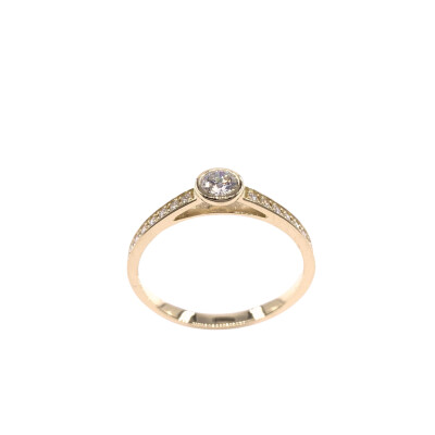 Solitaire en or jaune et diamants